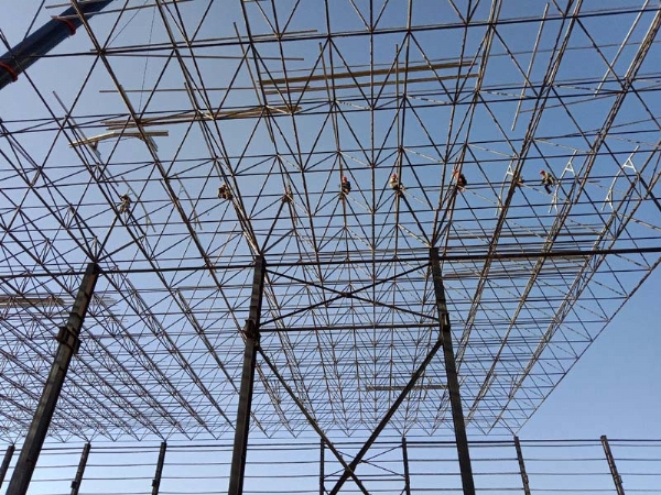 集寧東繞城高速加油站與收費站網(wǎng)架工程施工中